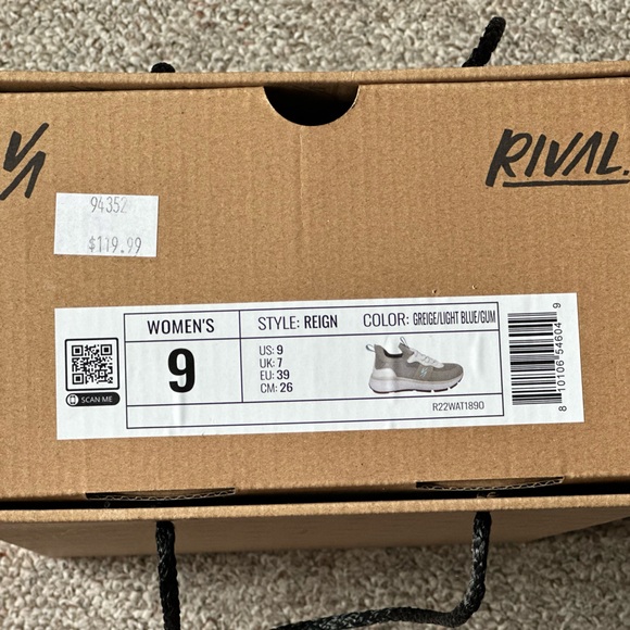 Rival tennis shoe (women’s) - Picture 4 of 4